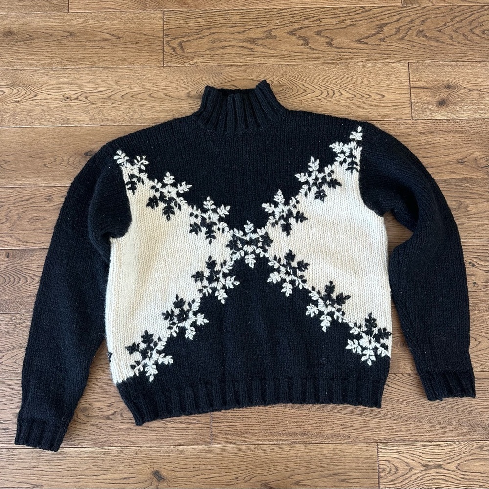 Rare Vintage Express Tricot 100% Wool Chunky Knit Sweater M Snowflakes